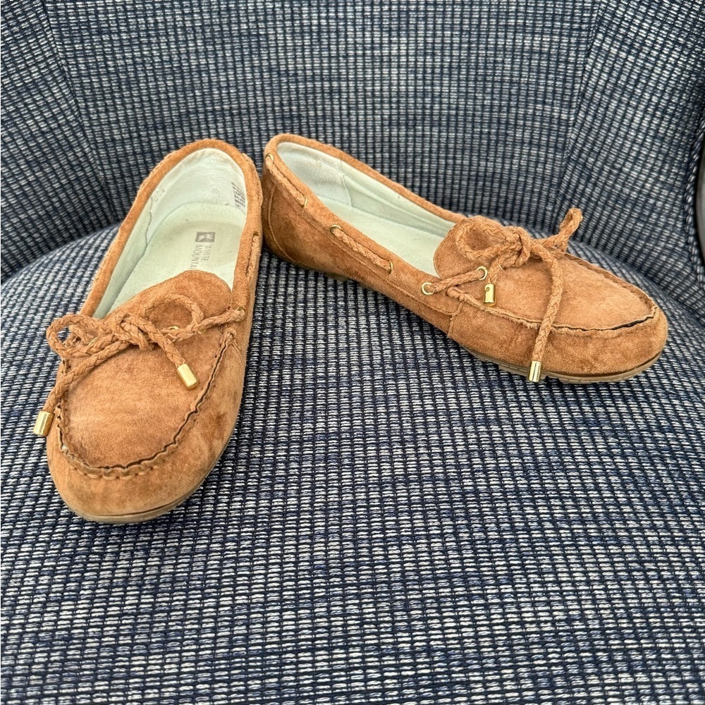 White Mountain ‘Surf’ Suede Moccasins - Picture 7 of 11